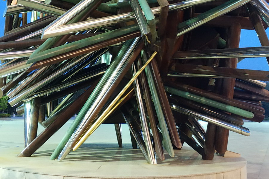 不(bù)鏽鋼雕塑