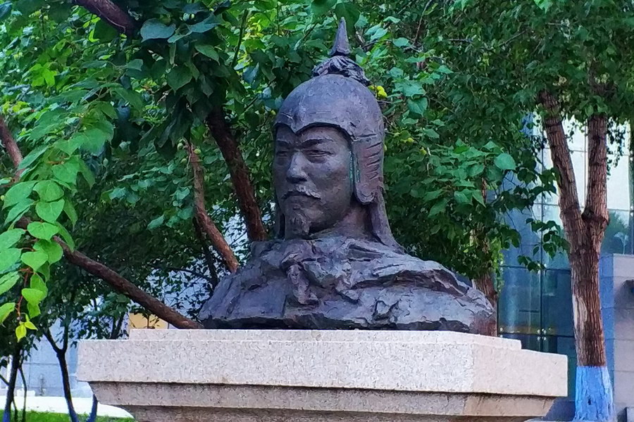 校(xiào)園玻璃鋼名人(rén)頭像雕像